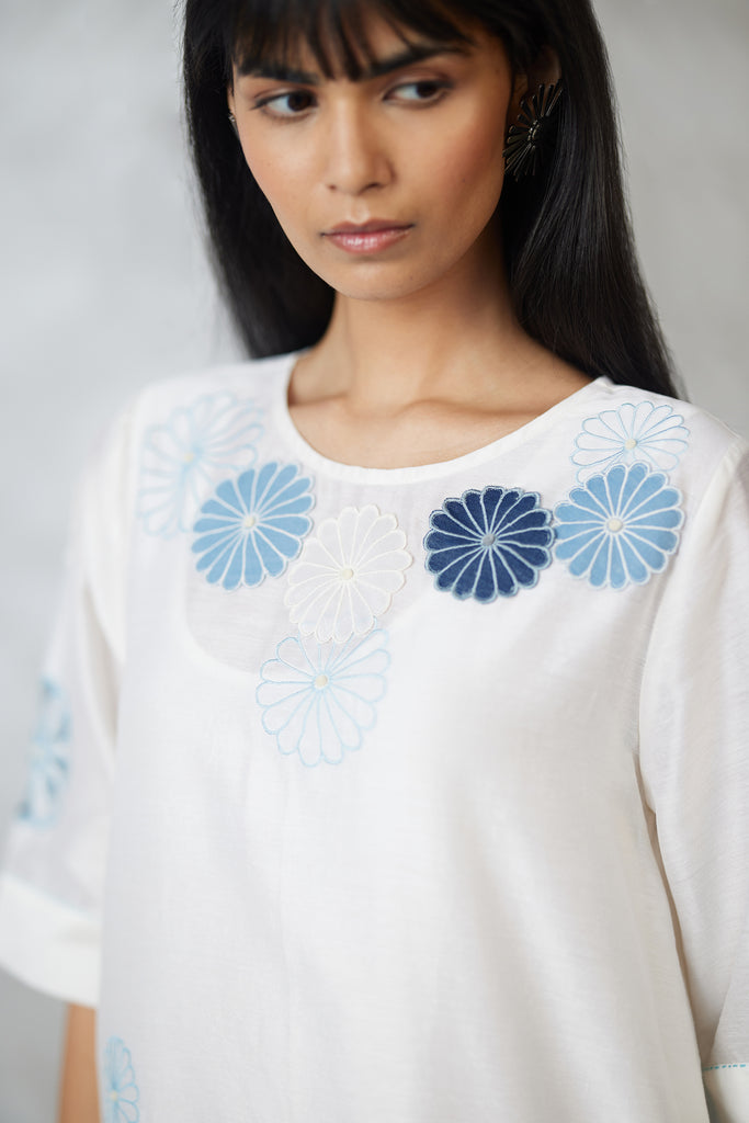 NB UR/2 Nova Appliqué Cutwork Straight Cut Kurta Set